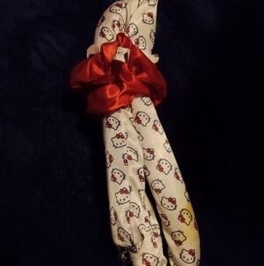 Hello kitty heatless curling